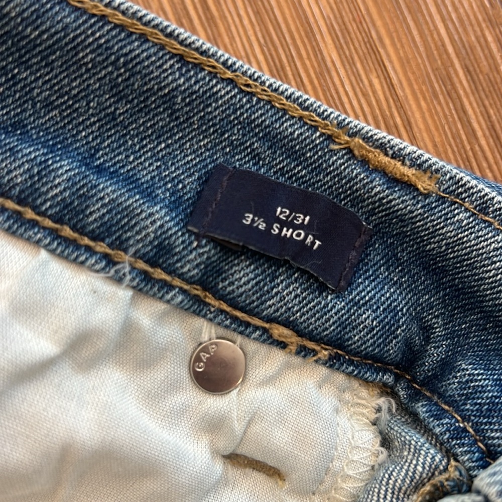 GAP High Rise Distressed Jean Shorts - Picture 4 of 5